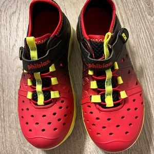 Stride Rite-made to play water shoe